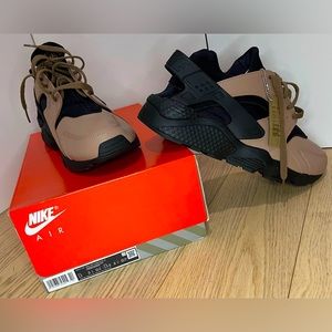 Nike Air Huarache Sneakers